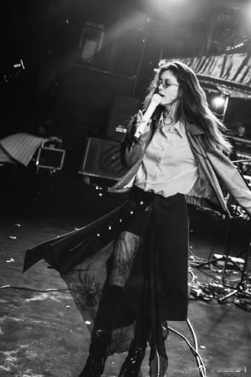 陈昊宇彩排照 泡泡岛彩排照来袭，陈昊宇小眠造型酷帅，舞台表现力爆棚，彩排现场画面