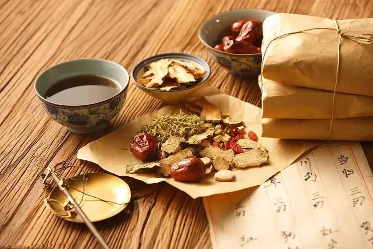 老人抽筋就一定是缺钙吗？

不知道什么时候，人们有个概念，腿脚抽筋，或者手指抽筋
