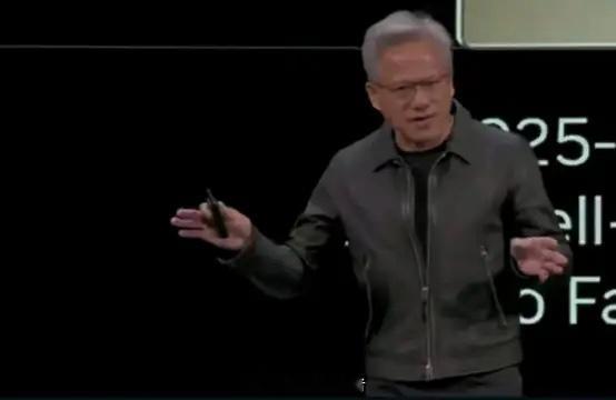 英伟达的订单态势已然失控，黄仁勋宣布，2026年的订单规模已突破5000亿美元。