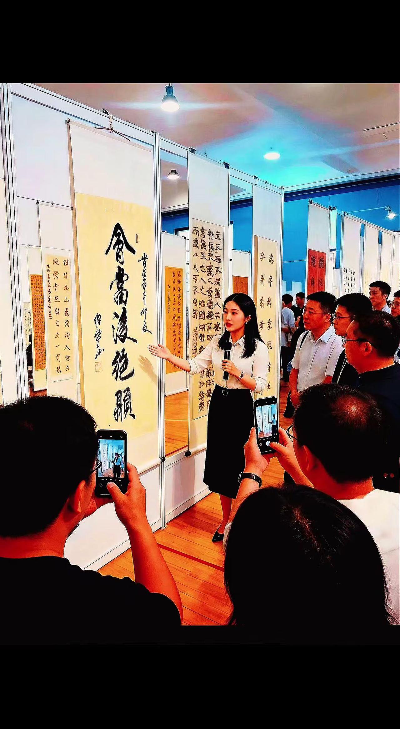书法是文化自信重要来源 书法展示现场 书法艺术交流 书法艺术审美