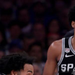 6月11日，NBA总决赛G4尼克斯继续坐镇主场对阵马刺，布伦森再度迎来大爆发表现