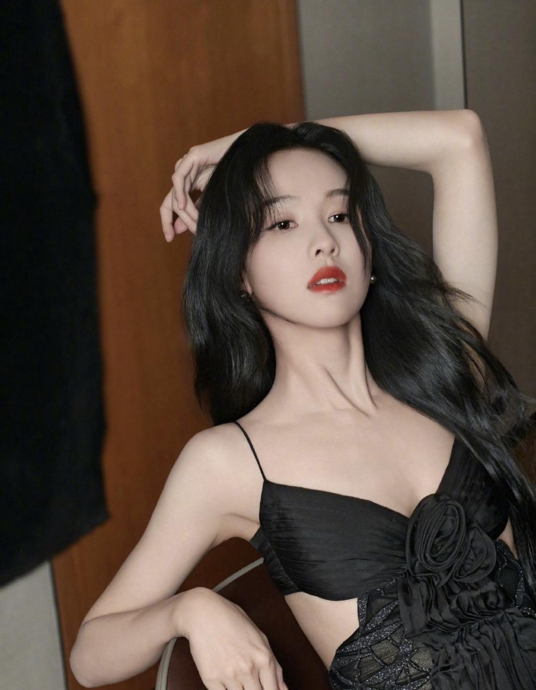 陈都灵。