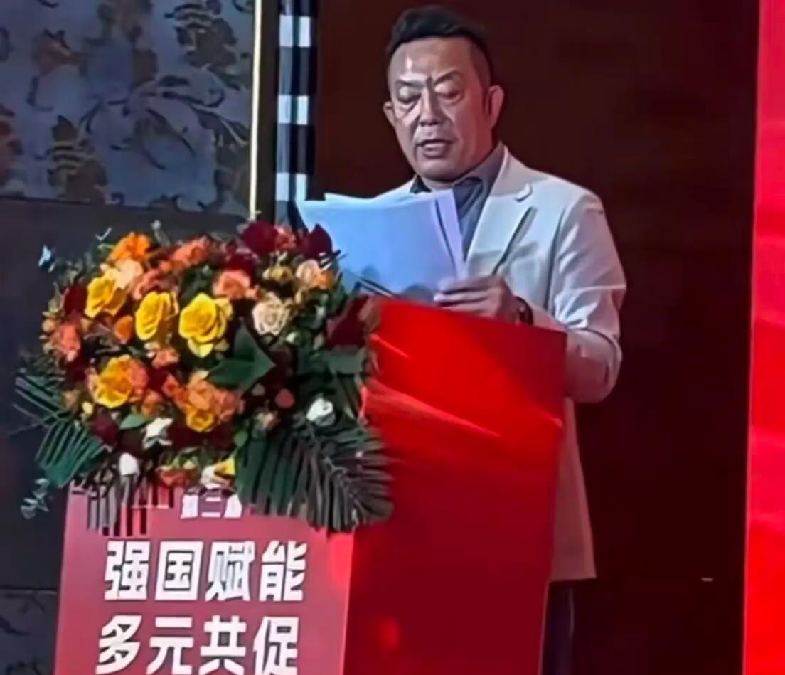 贾国龙还是别说话了，
一说话又把人气坏。

贾国龙在昨天的会议上说:
“恳请监管
