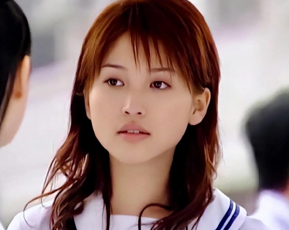 近期相关报道，金莎被男友孙丞潇求婚，二者一直是被关注的姐弟恋，年龄相差17岁。