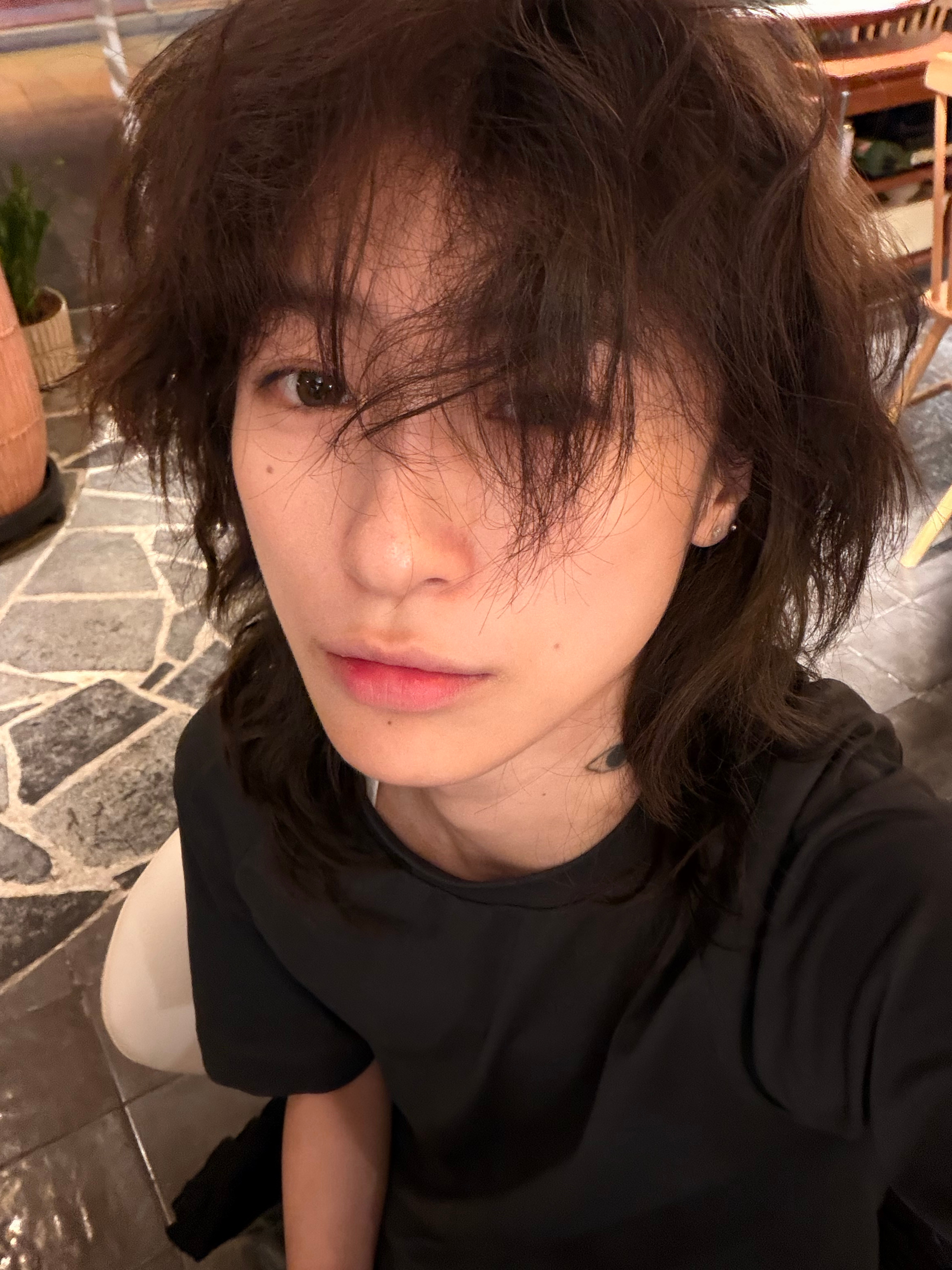染发了  and发现脸上新长了两颗痣 
