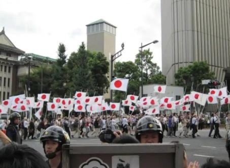为什么日本现在越来越猖狂？一位日本老人一语道破天机：“日本敢跟中国叫板，骨子里就