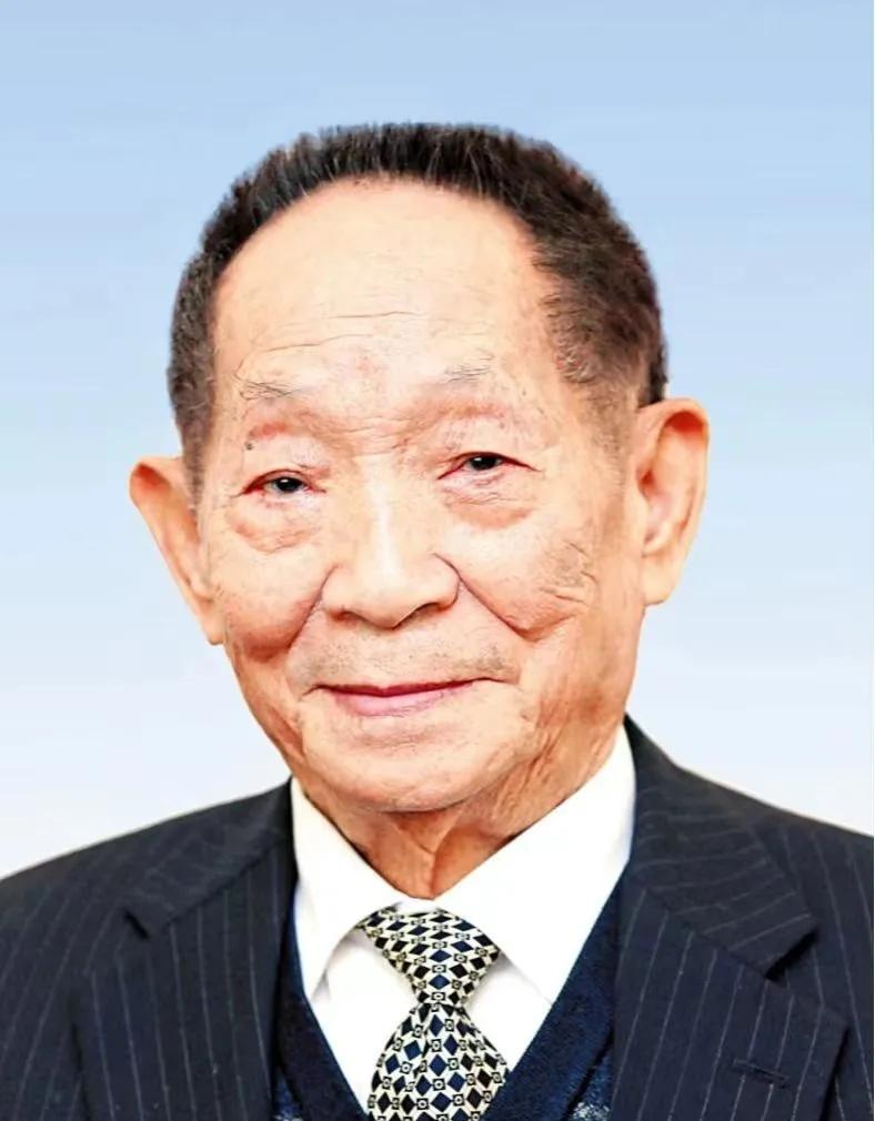 袁隆平，男，汉族，无党派人士，1930年9月生，江西德安人，国家杂交水稻工程技术
