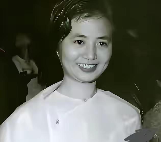 1958年陈毅当上外交部长，妻子张茜连夜锁上书柜痛哭，这位享誉国际的“最美夫人”