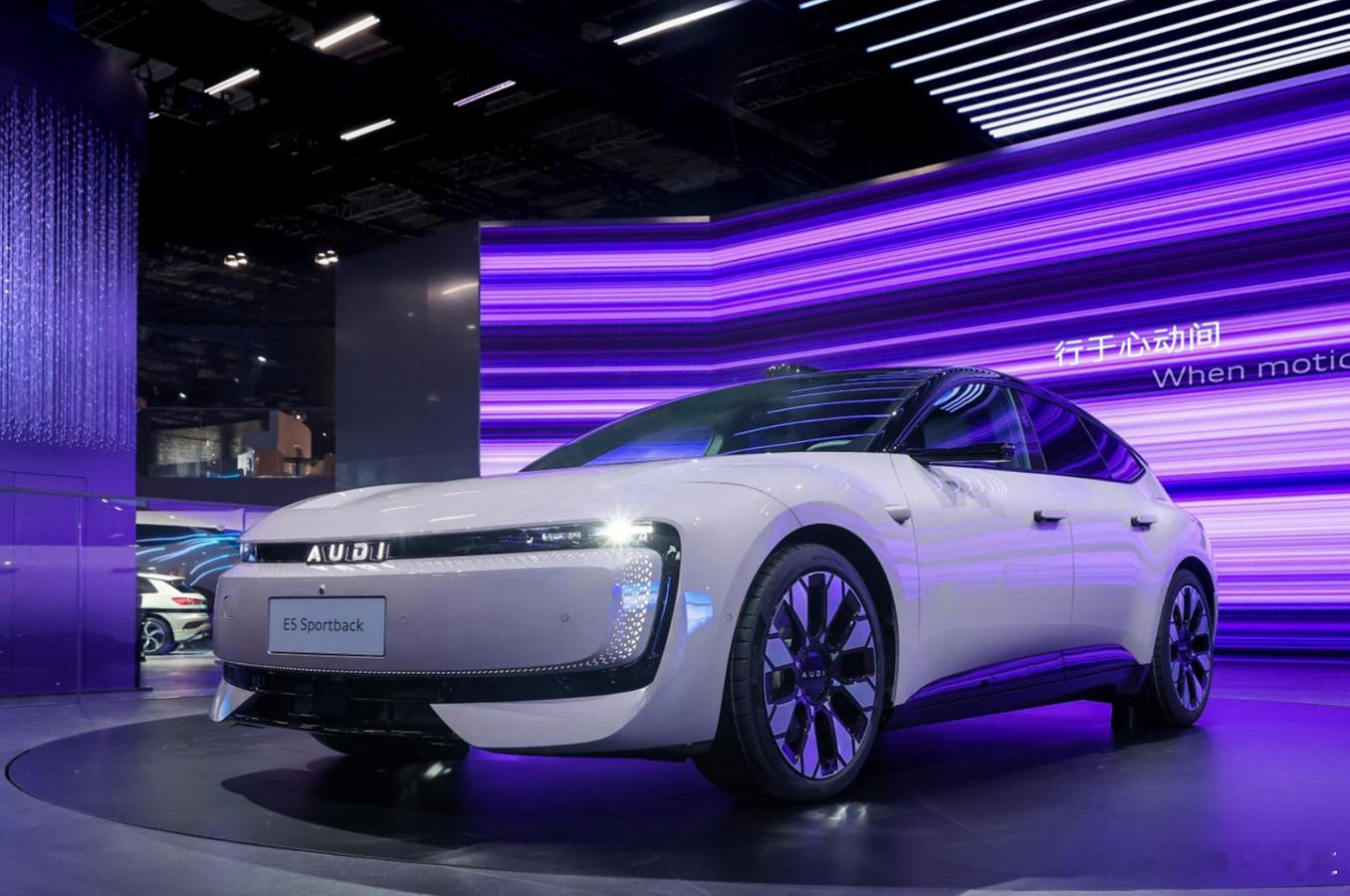 AUDI迎来首次大规模OTA升级，传统豪华品牌迈出主动进化第一步。在我们的刻板印