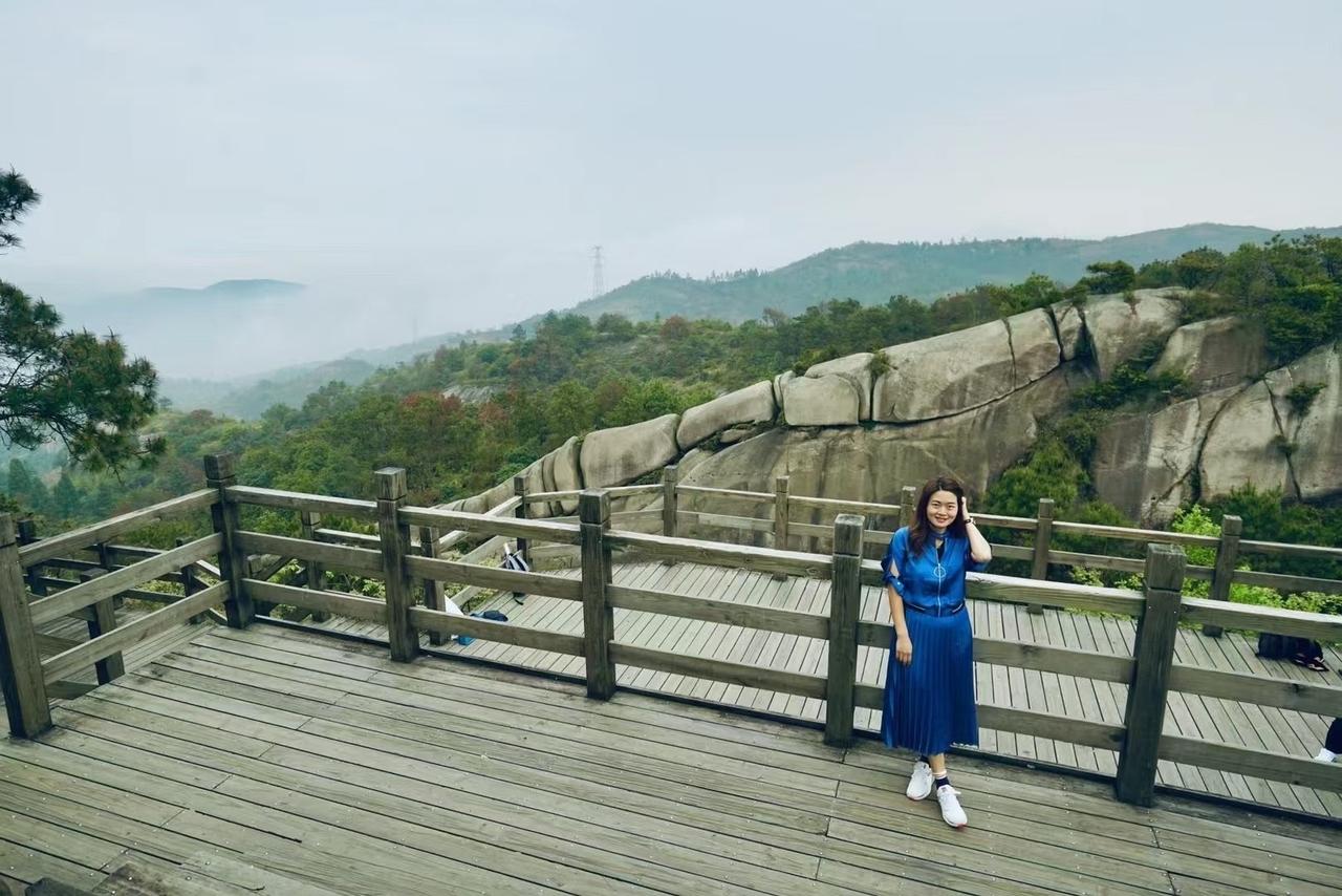 早安，龙脊
温州人好像不太聊家门口的山。
总觉得离太近，不够旷野。
很多事物就是