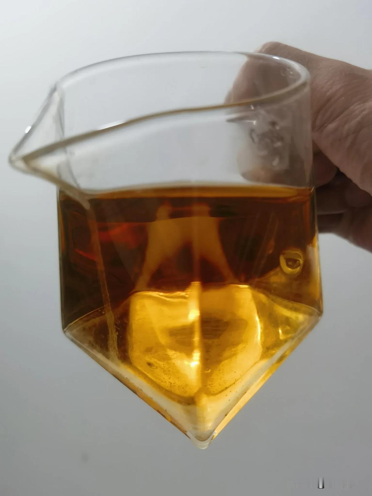 普洱生茶陈化的物质密码有哪些?
普洱生茶陈化过程中，其内含物质会发生一系列复杂且