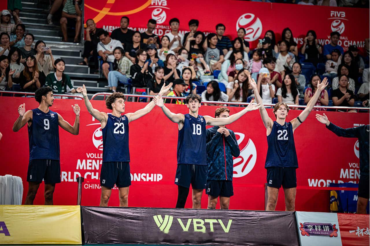 【2025U21男排世锦赛 美国队3比0完胜捷克获得季军】北京时间31日傍晚，广