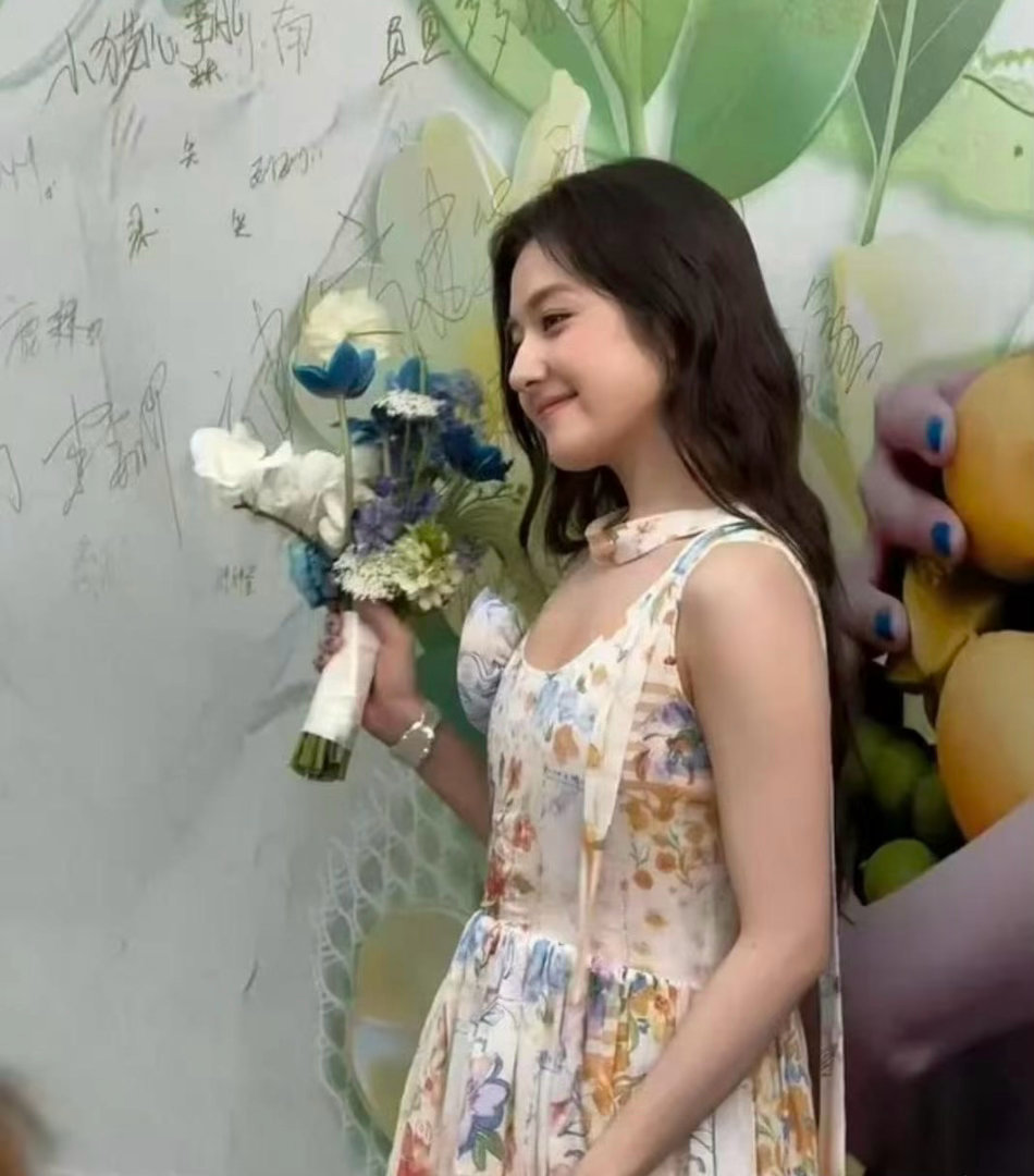 内娱几乎都是白幼瘦 李兰迪这样挺好的，现实中看也很突出的美 