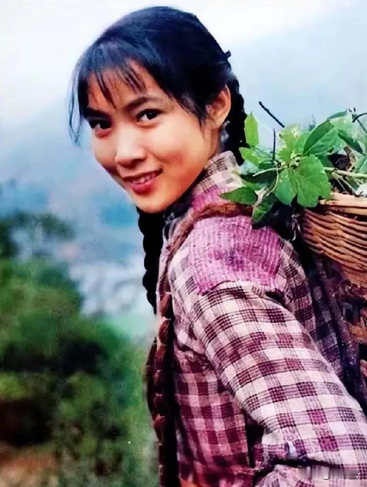 原来沈丹萍是大学里的班花！北电78班可是藏龙卧虎，像张丰毅、张铁林、刘佳等后来都