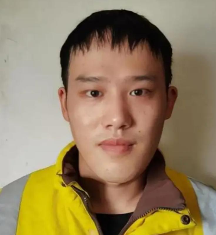 21岁外卖员接单备注写着"请敲门"，推开门却看到瘫痪大姐躺在床上。他没有放下就走