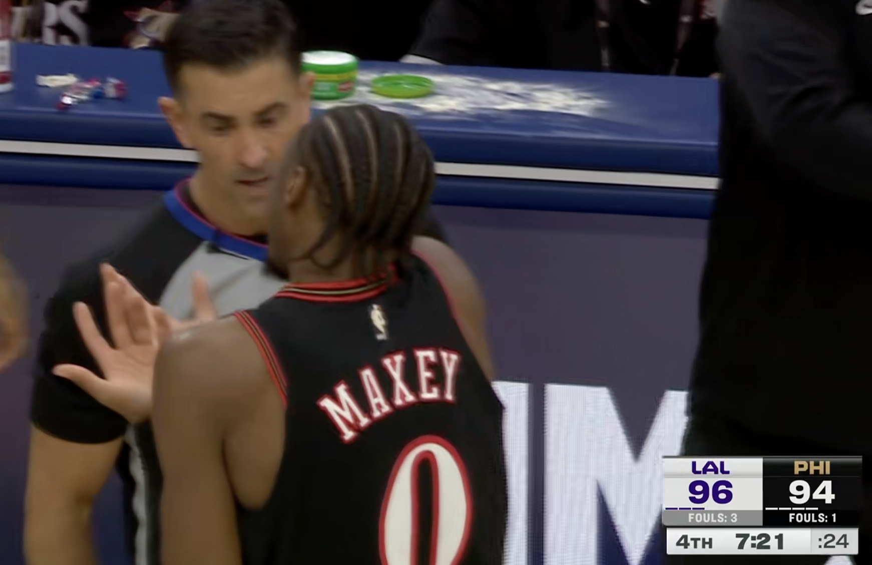 湖人暂停！只领先2分了 