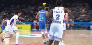 麦基打球太逗比，给动图多得离谱，被国内大个人各种照顾

麦基的CBA当下最具NB