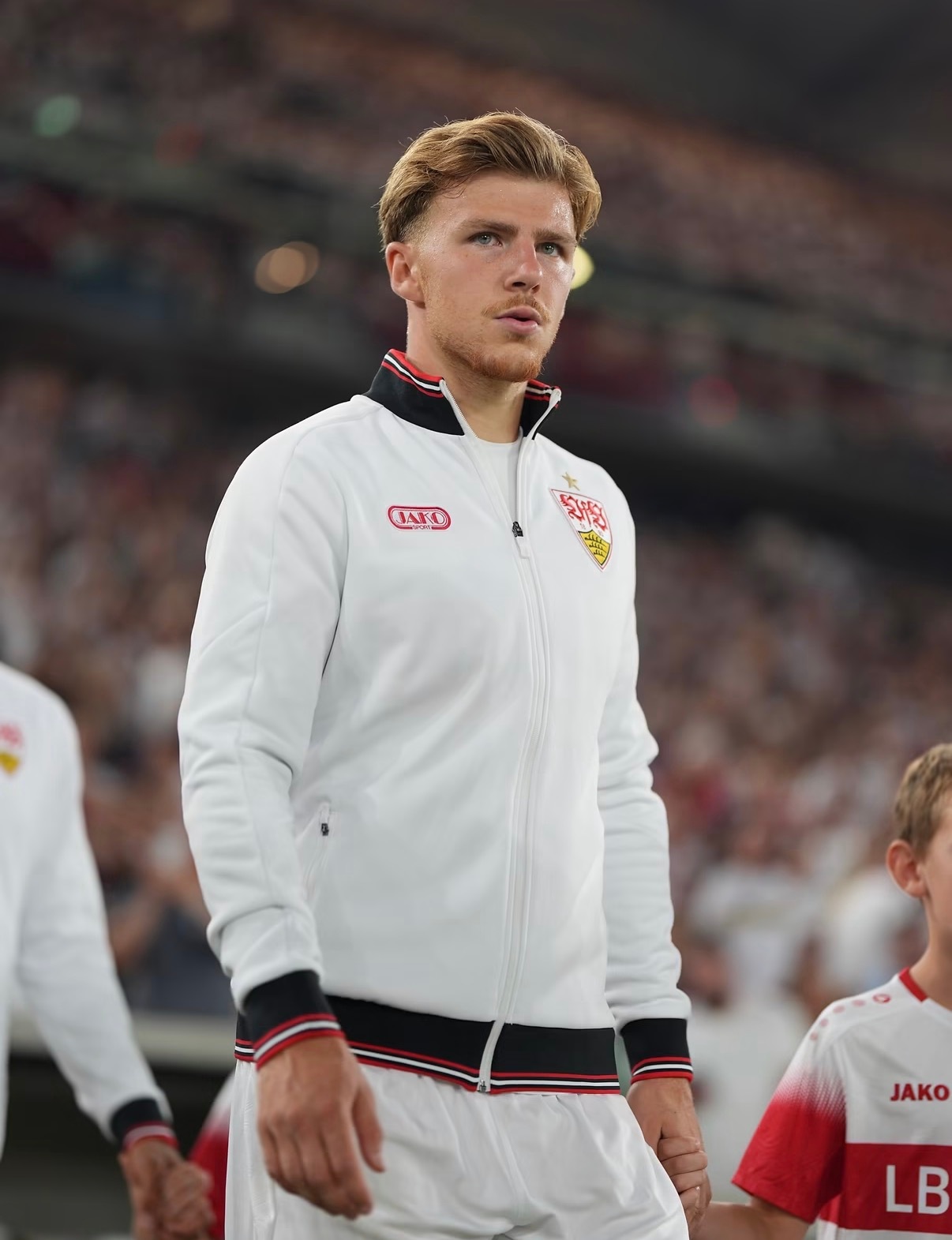 🚨阿斯报：皇马有意签下20岁德国中后卫芬恩·耶尔奇。halamadrid ​​