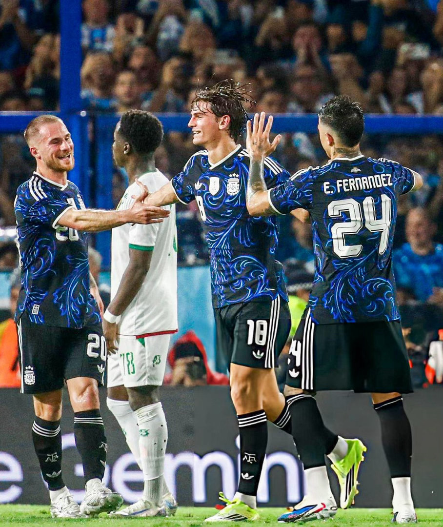 🚨点评：阿根廷2比1毛里塔尼亚 上半场莫利纳助攻恩佐先拔头筹，尼科帕斯任意球打