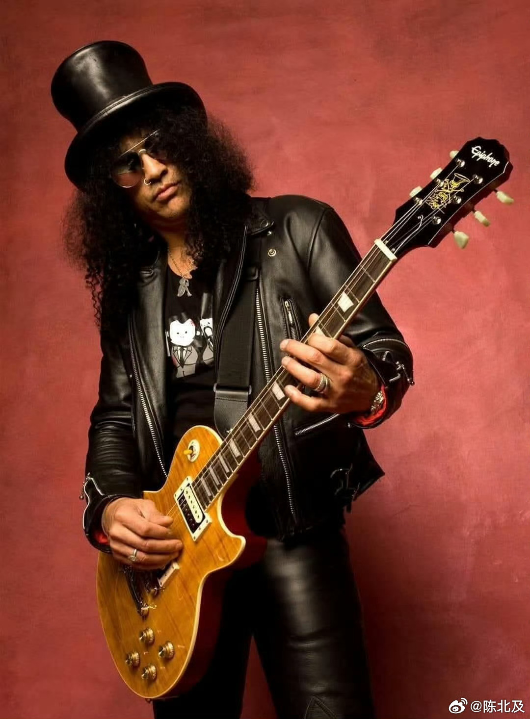 今天是Guns N' Roses枪花乐队主音吉他手Slash的61岁生日🎂（1