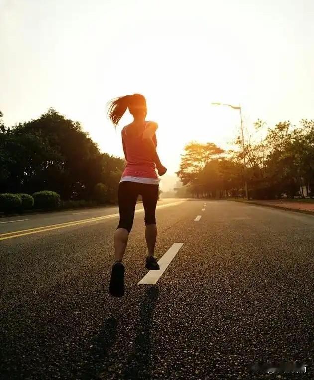 50岁是女性生命中的一个关键转折点，通常伴随着更年期的到来，身体的激素水平、新陈