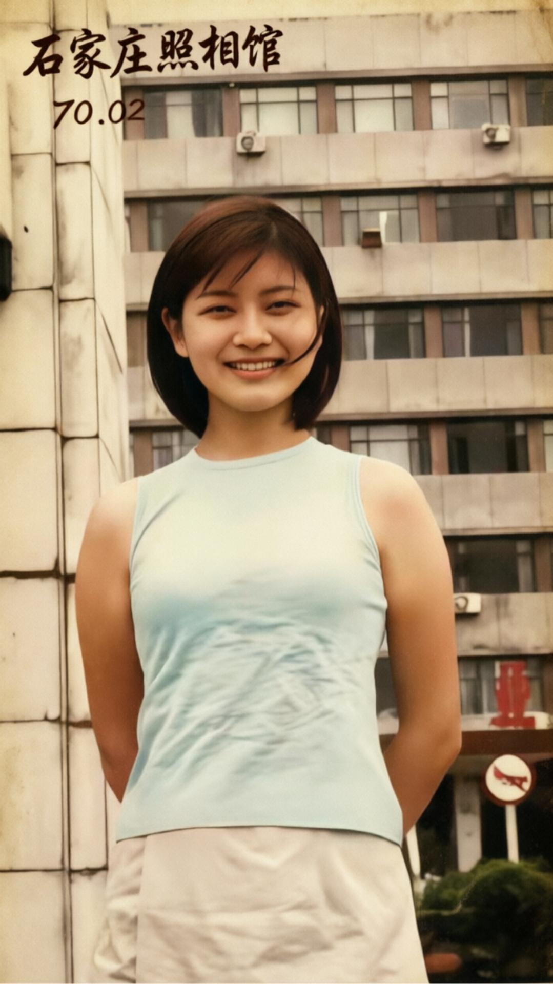 真美，不是做出来的那种美。

我们那个时代的同学，是不修图的美女，如此真实。
