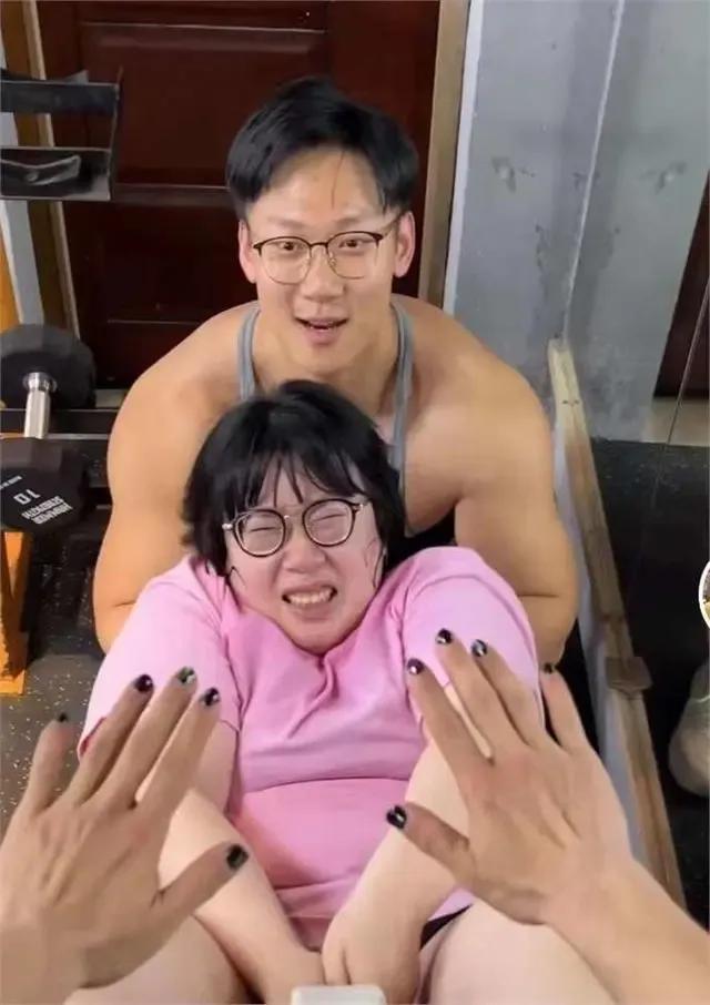 颜如晶瘦身55斤，惊艳解锁甜美公主风。曾经因身材丰满而难展柔美的她，如今穿上公主