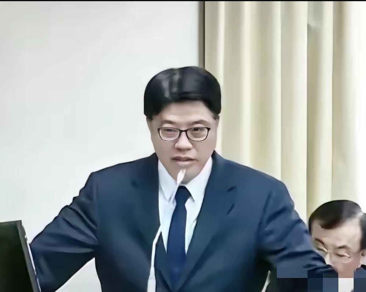 台独分子​​不装了，邱垂正直接喊出“两岸是两国”。
        3月23日，