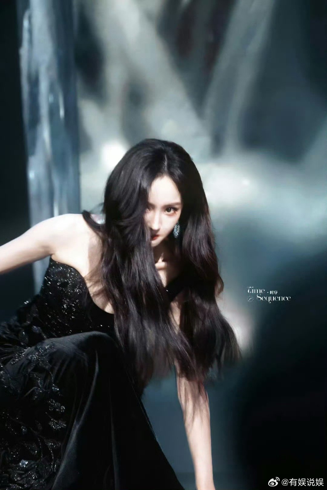 杨幂摔出了神图美成这样是有什么心事吗幂，我要去找女娲谈谈了，这心态太稳了. ​​