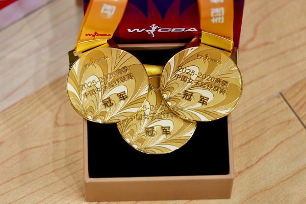 李缘三分锁定冠军四川女篮四年三冠四川女篮WCBA冠军 四川女篮客场3-2山西女篮