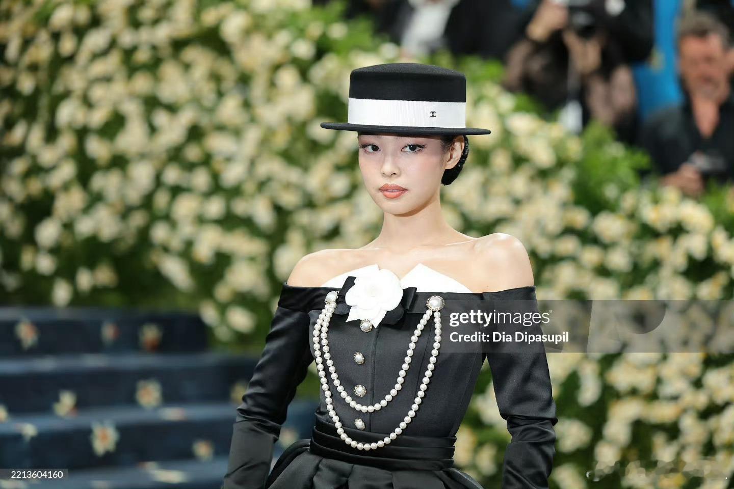 JENNIE x ROSÉ x LISA今日Metgala红毯图朴彩英出席Met
