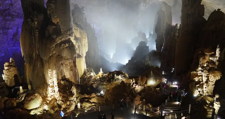 钟乳石|适合旅游观赏的洞穴，内部造型奇特，自然形成竟然可以这么像