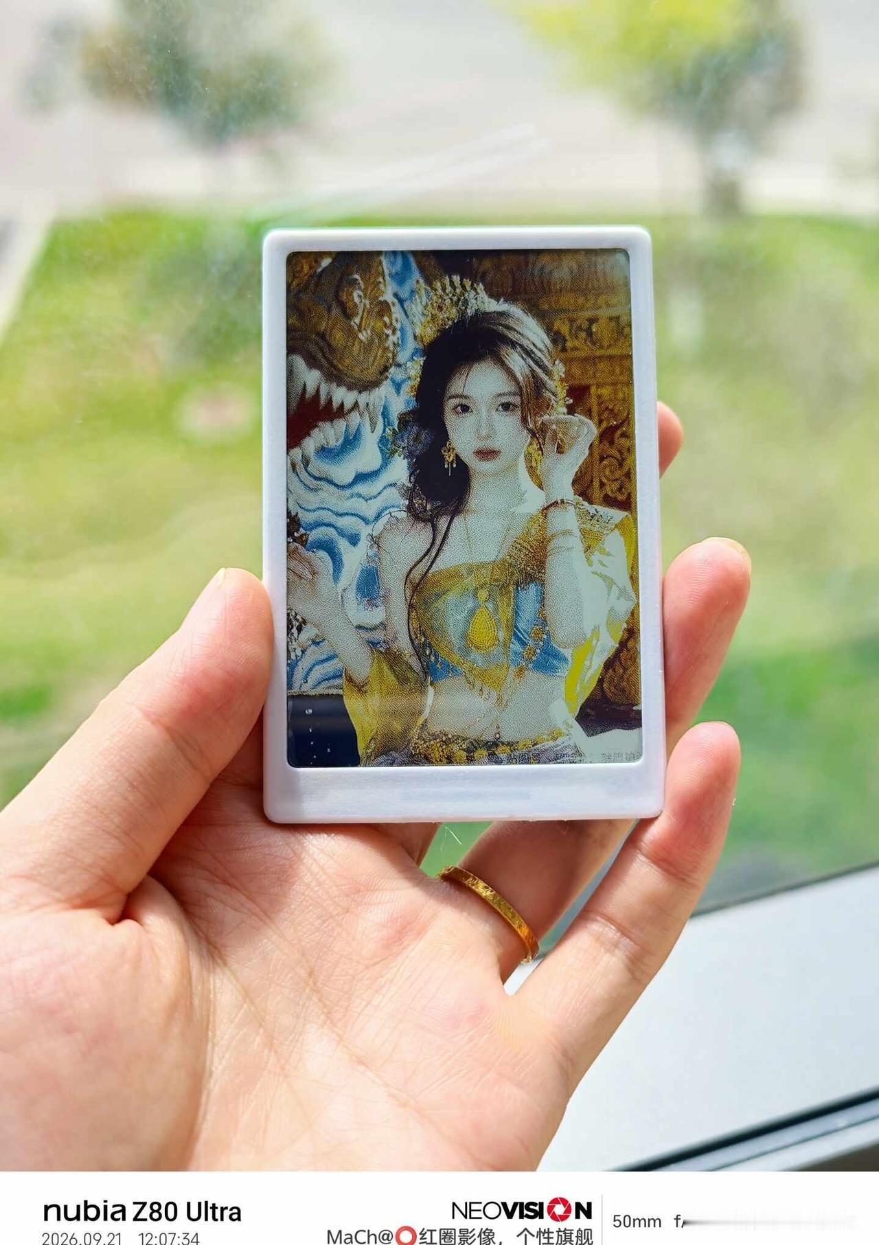 墨水屏卡片/电子拍立得
阳光越刺眼，它就越亮眼
照片打印机 彩色墨水屏