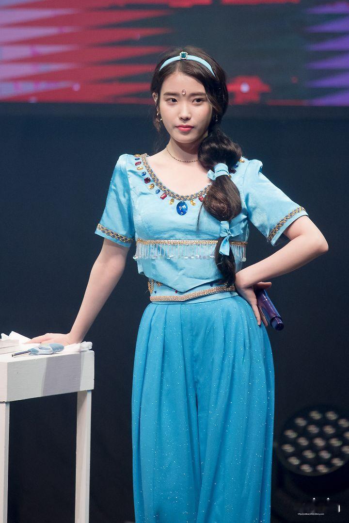 IU[超话]  🐥IU高露洁口腔亮白美学大使 2018年时光机🐥180915