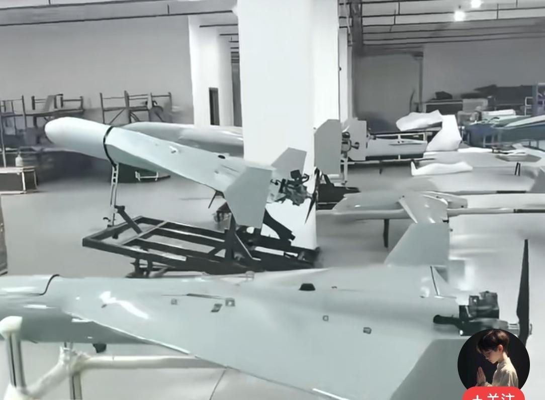 东莞一家生产小摩托无人机的工厂库房！这是伊朗的作战主力，据说美军也装备了一些！奇