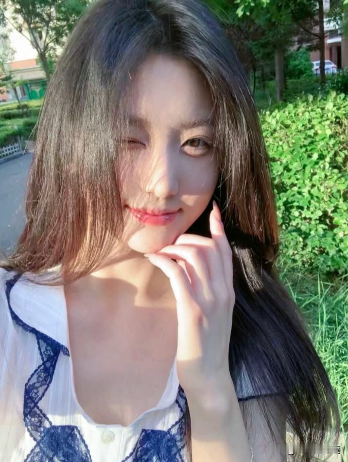 大家好我是小橘！
今天来讲一个故事《茉莉》
我家在山沟沟里面，有一条清澈的河流，