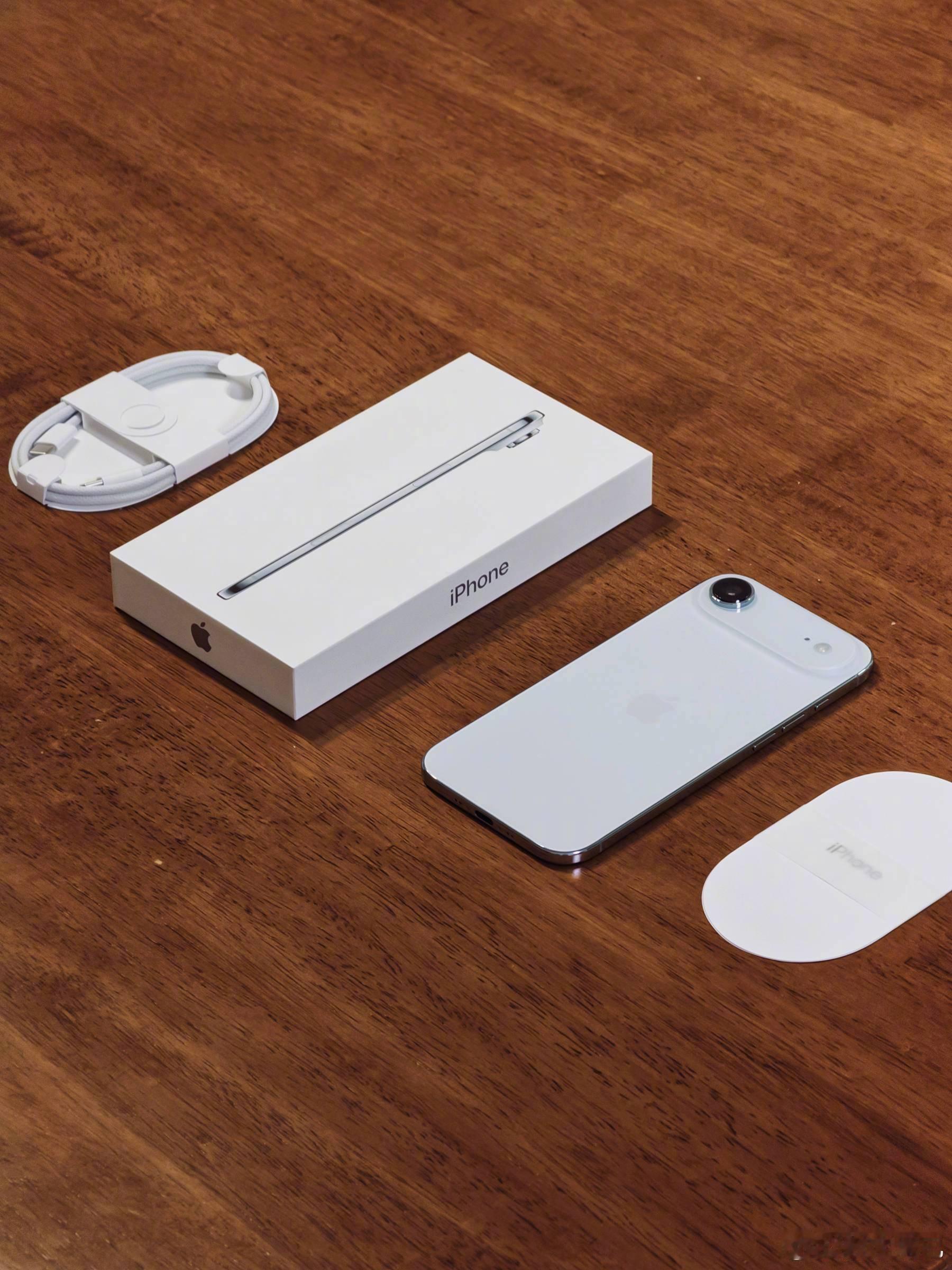 心心念念的 Air 还是下手了来自：伍仟贰 