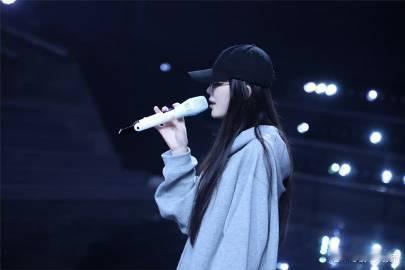 姚晓棠深圳演唱会姚晓棠破晓巡回演唱会 姚晓棠这高产节奏太顶了！业务能力抗打又稳，