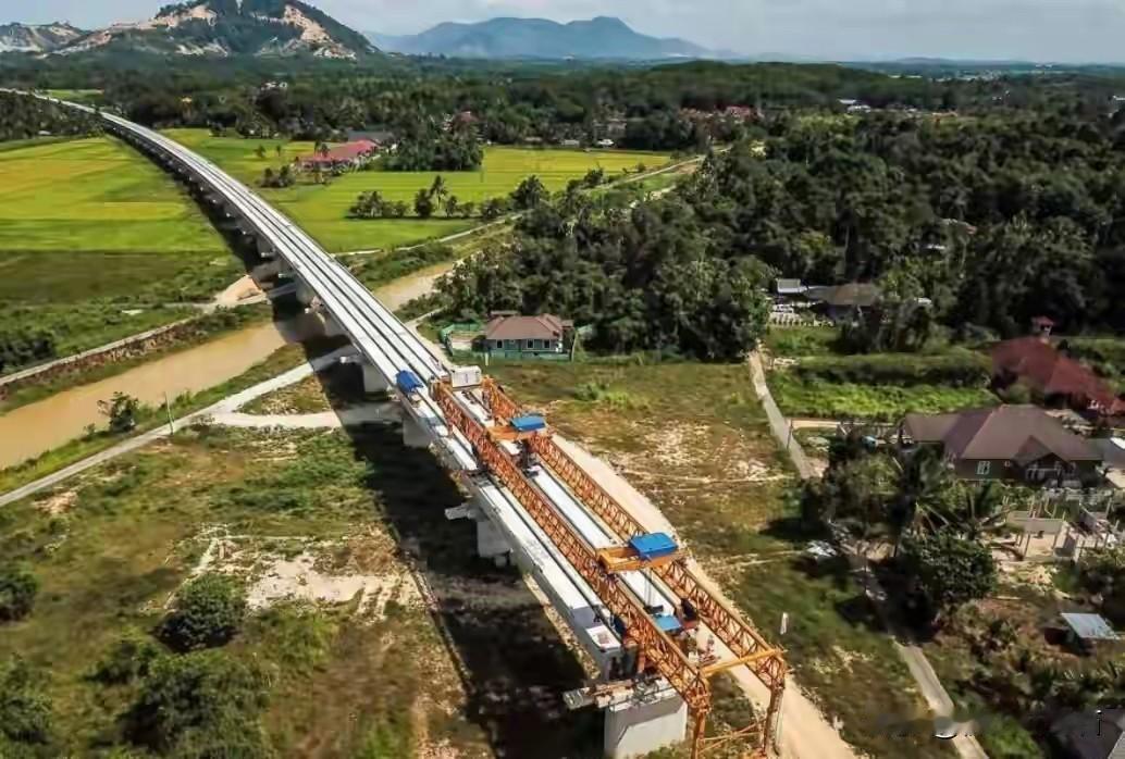马来西亚这波操作属实是重磅出击啊！它近些年在铁路修建上野心勃勃，想靠自身及邻国线