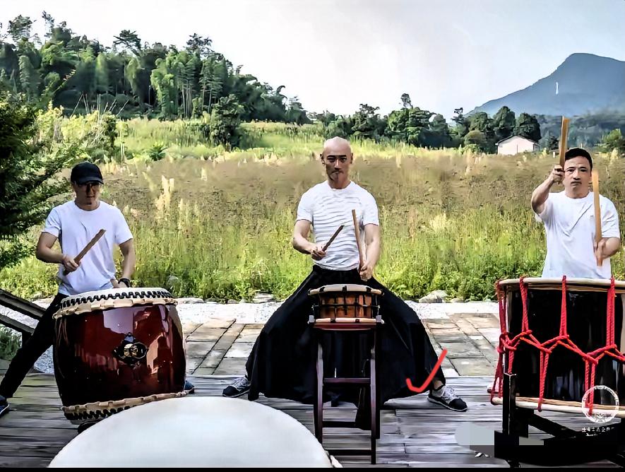 好奇查了一下叶松源，
真是不查不知道，
一查才发现，他对日本的太鼓是真热爱呀。