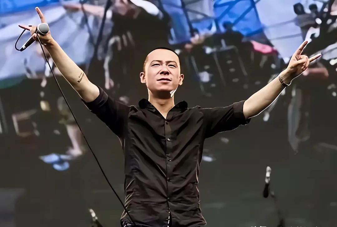 摇滚歌手应鹏永远停在了43岁，10月5号因为重度酒精肝和依赖性神经官能症加重走了