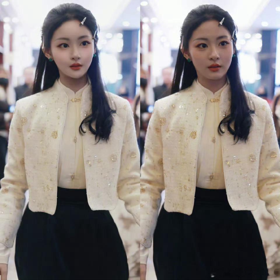#于正晒心目中的赵晴##于正心目中的赵晴和实际对比# 不不不，实际的好看点 ​​