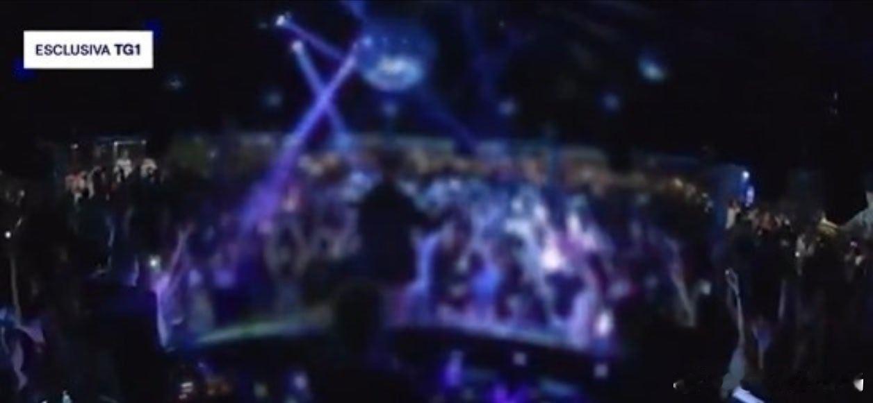 意大利足坛近期爆出惊天丑闻，米兰警方成功捣毁了一个伪装成高端活动策划公司的卖淫团