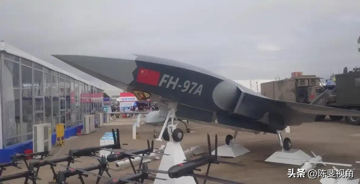 忠诚僚机在现代空战中的作用你了解多少忠诚僚机：现代空战的“智慧搭档”！它由有人机