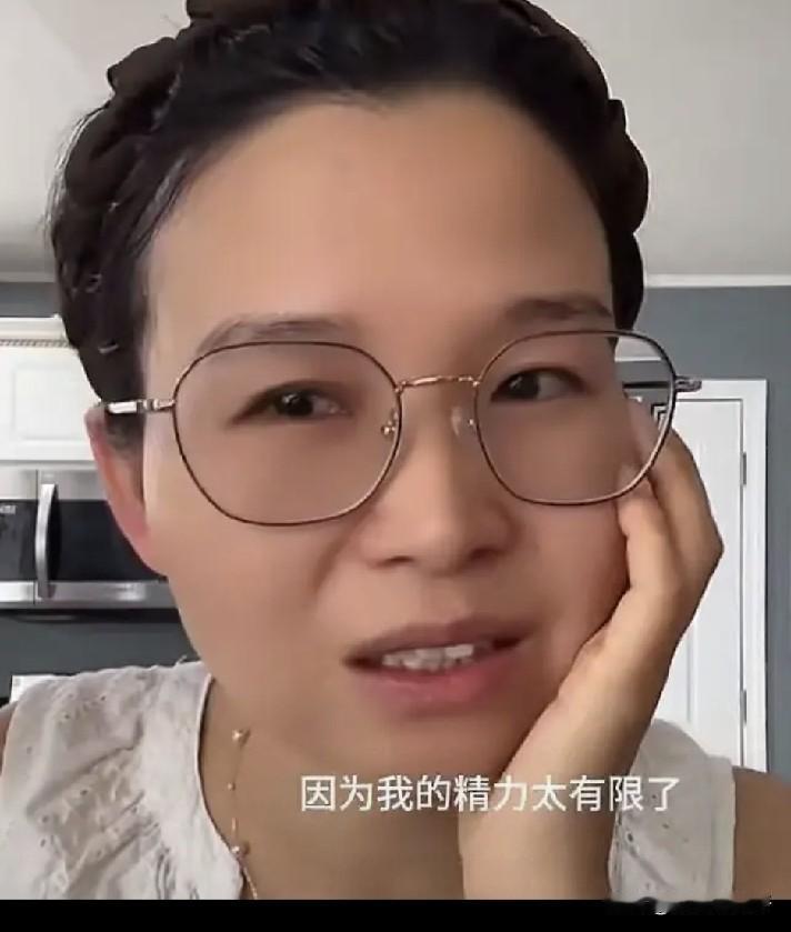 A妈远嫁美国也崩溃了，抱怨杰森太会享受，想要买大豪宅却一分钱没有，拼命压榨自己，