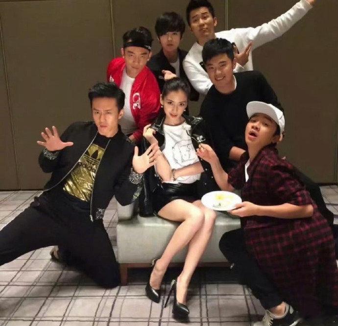少了邓超鹿晗王祖蓝baby李晨郑恺陈赫合照站位 angelababy、李晨、郑恺