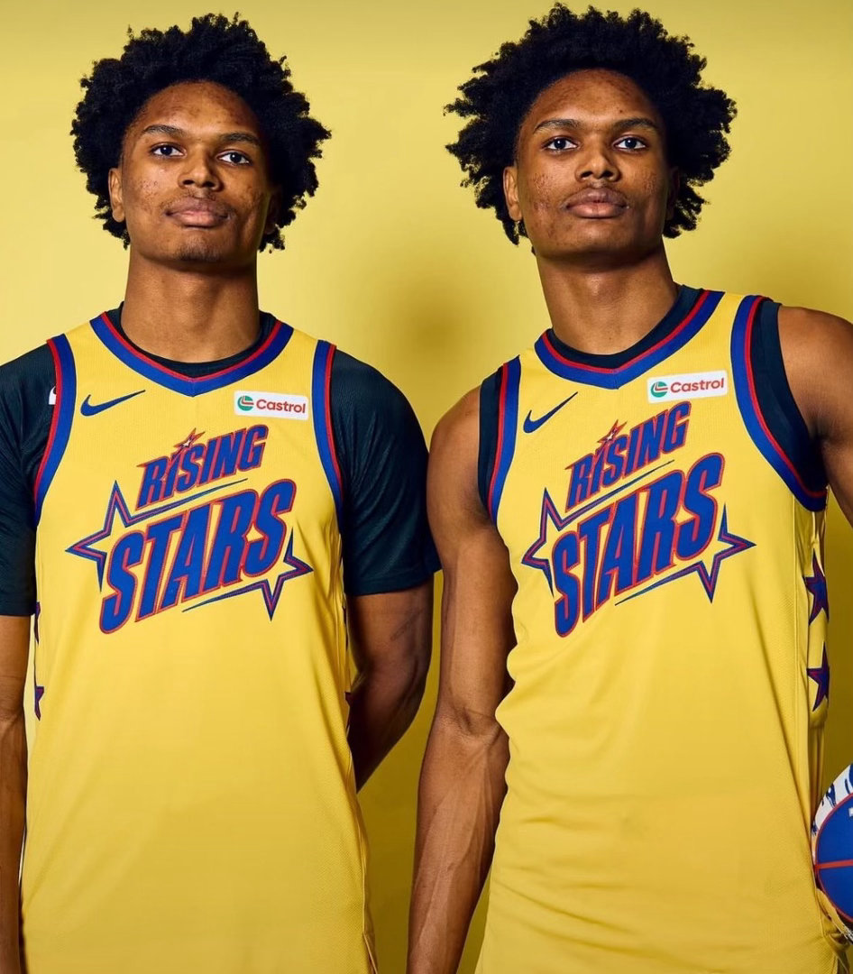 NBA历史第一对同时获得亿元合同的亲兄弟。阿门·汤普森5年2.08亿续约火箭；阿
