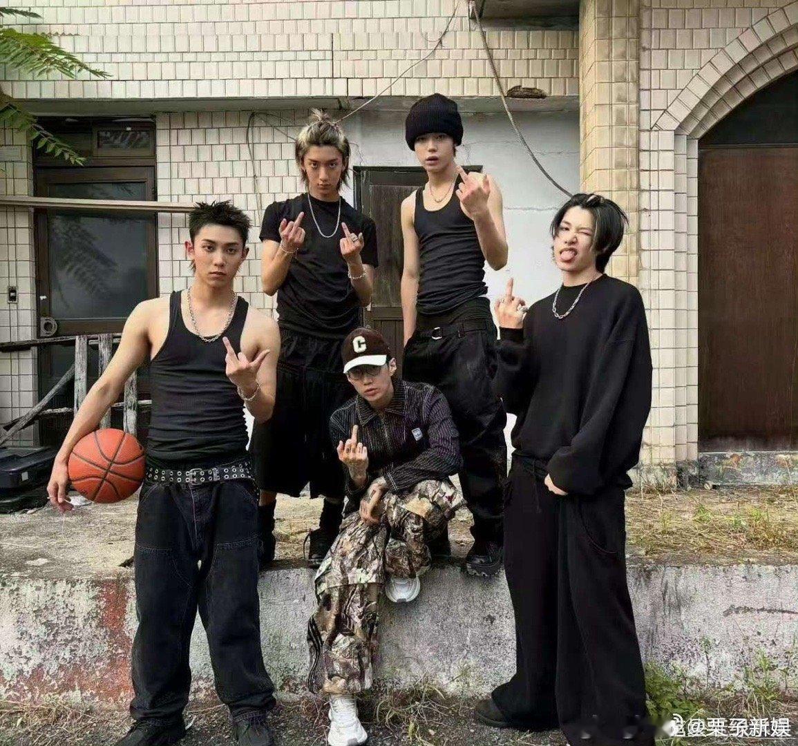 朴宰范制作的新男团公开朴宰范制作新男团LNGSHOT公开朴宰范制作的新男团公开，