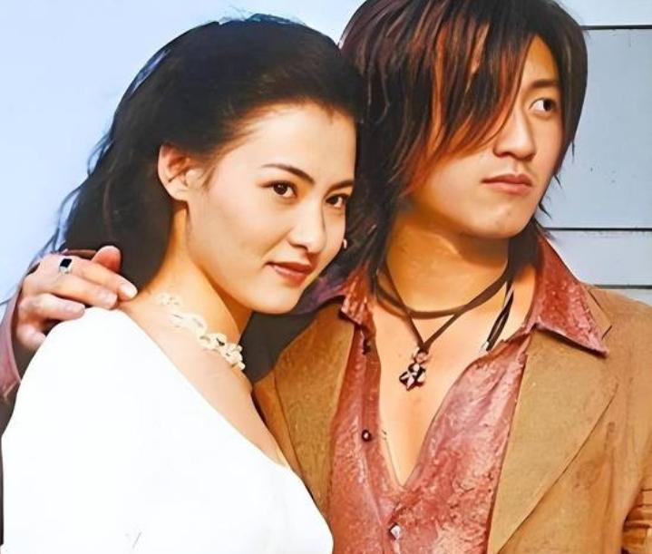 张柏芝和谢霆锋相识于1999年电影《十二夜》的片场。当时17岁的张柏芝已是女主角