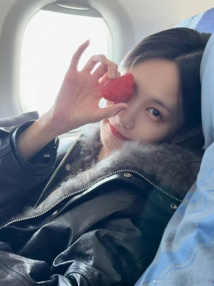 李一桐 快点打车回家我报销 暖心值直接爆表！李一桐宠粉不玩虚的，打车报销说到做到